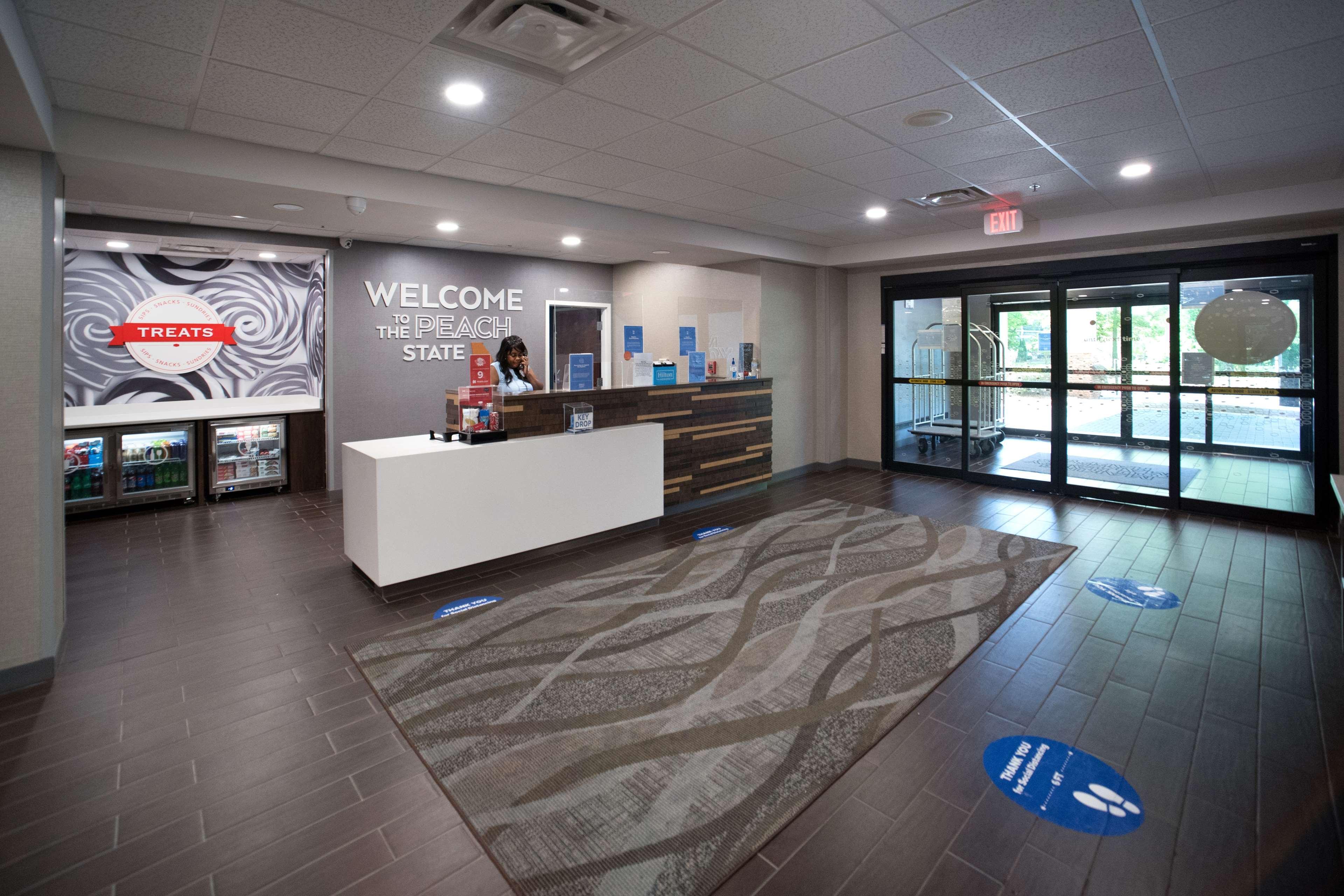 Hampton Inn Фейетвилл Экстерьер фото