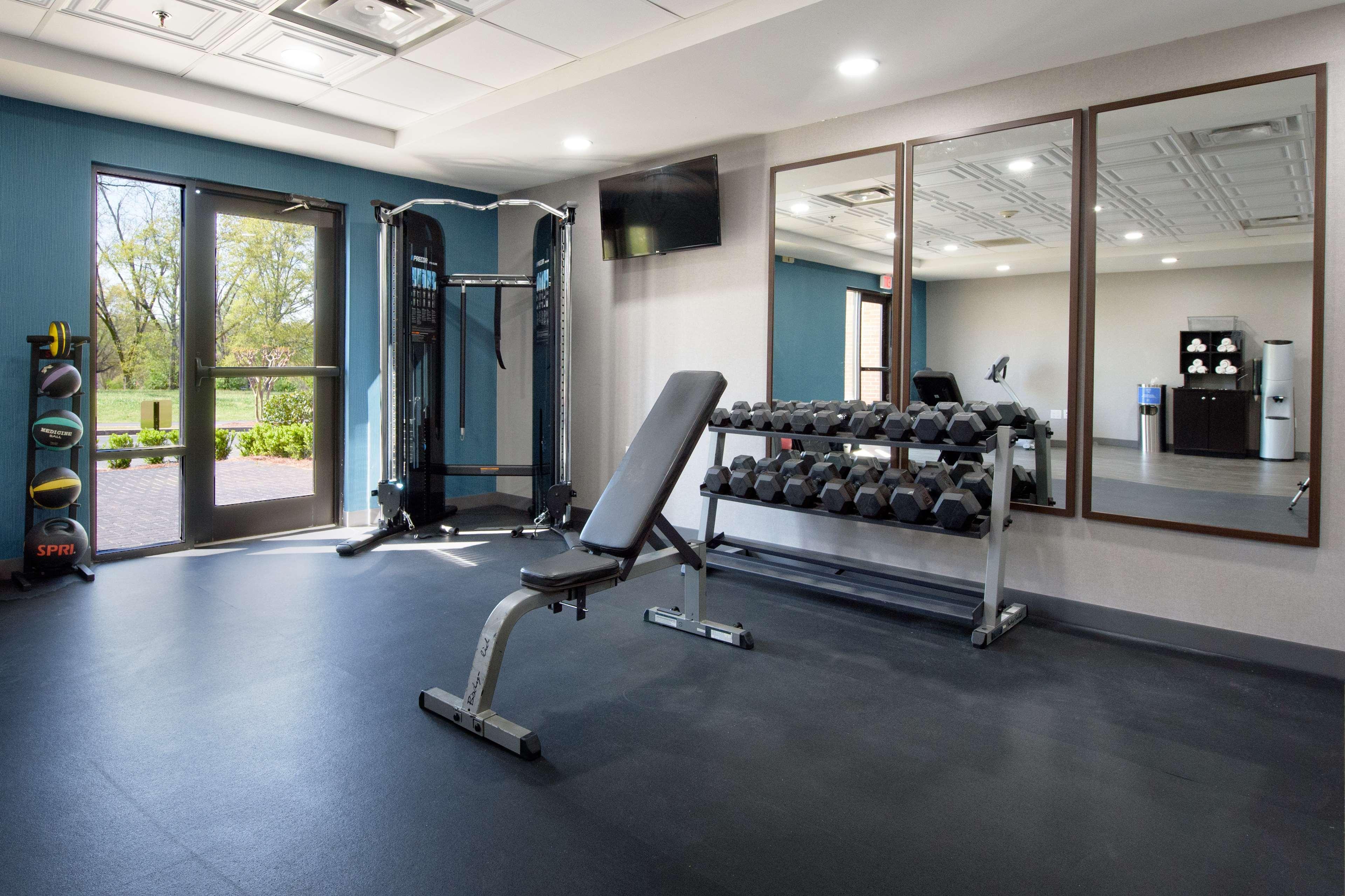 Hampton Inn Фейетвилл Экстерьер фото