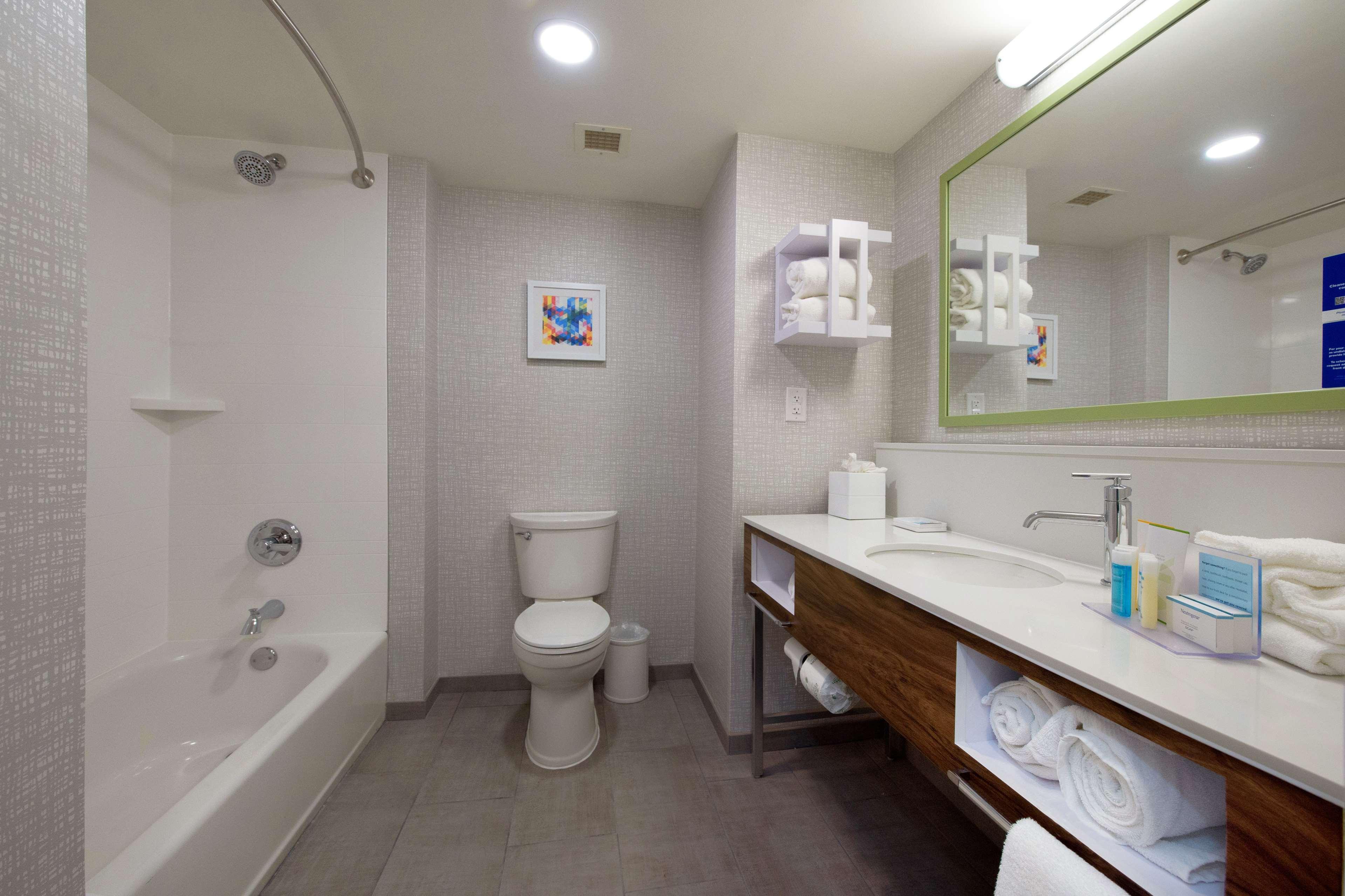 Hampton Inn Фейетвилл Экстерьер фото