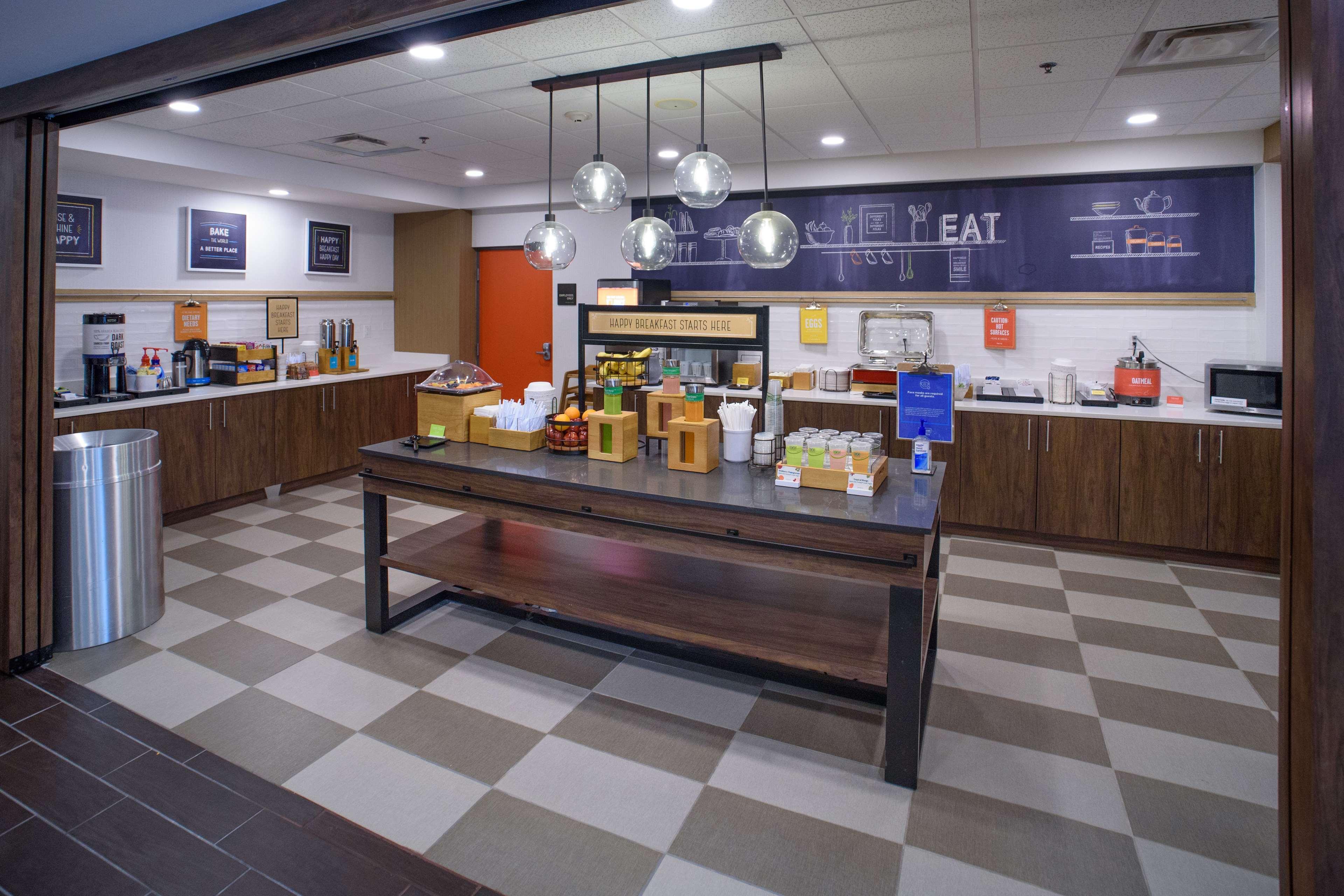 Hampton Inn Фейетвилл Экстерьер фото