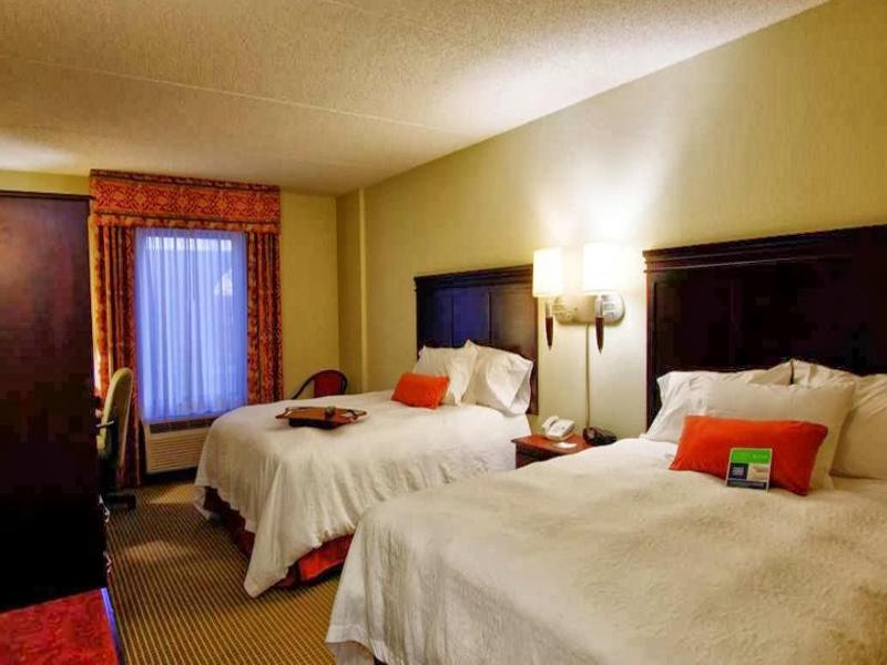 Hampton Inn Фейетвилл Экстерьер фото