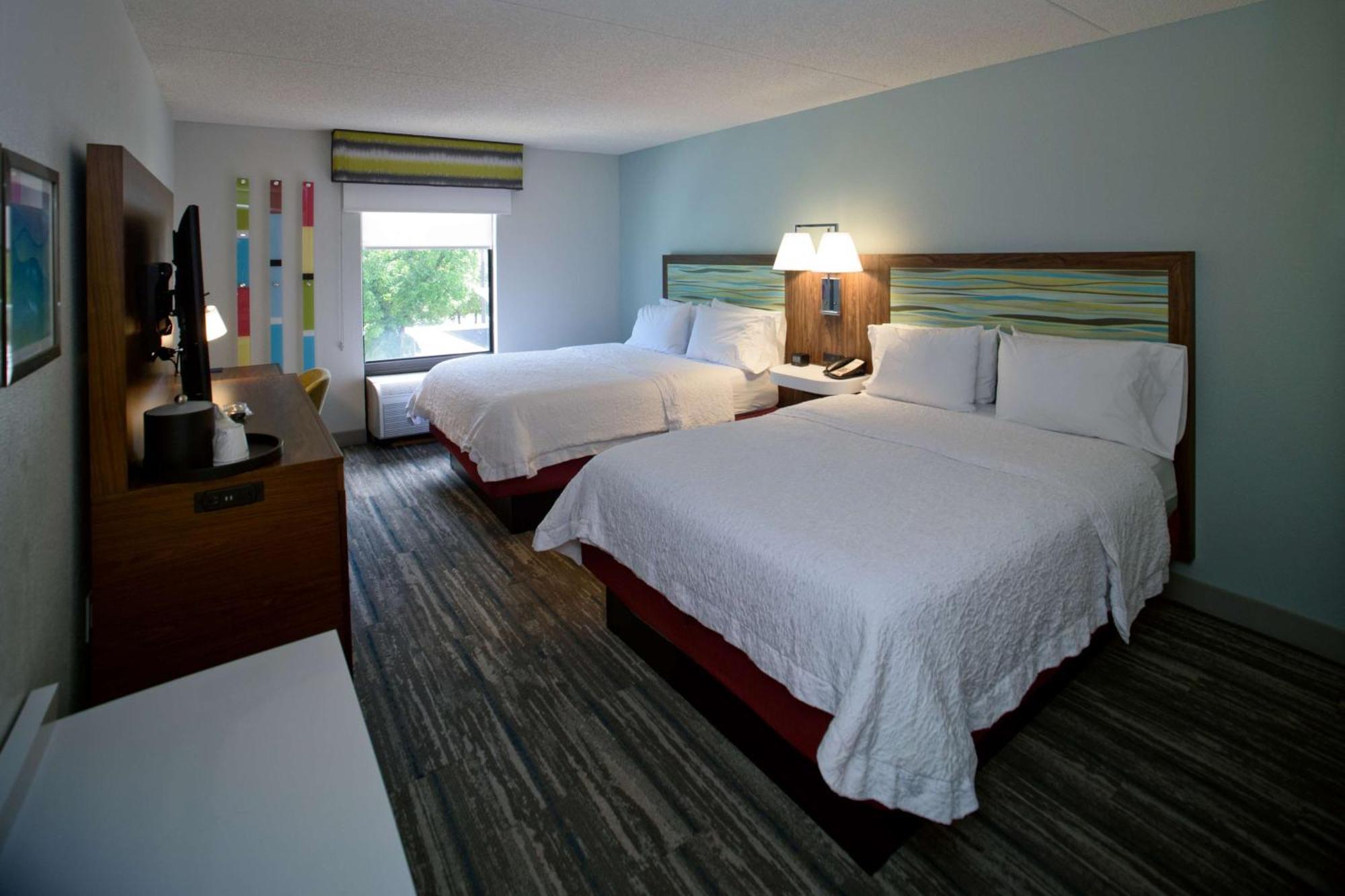 Hampton Inn Фейетвилл Экстерьер фото