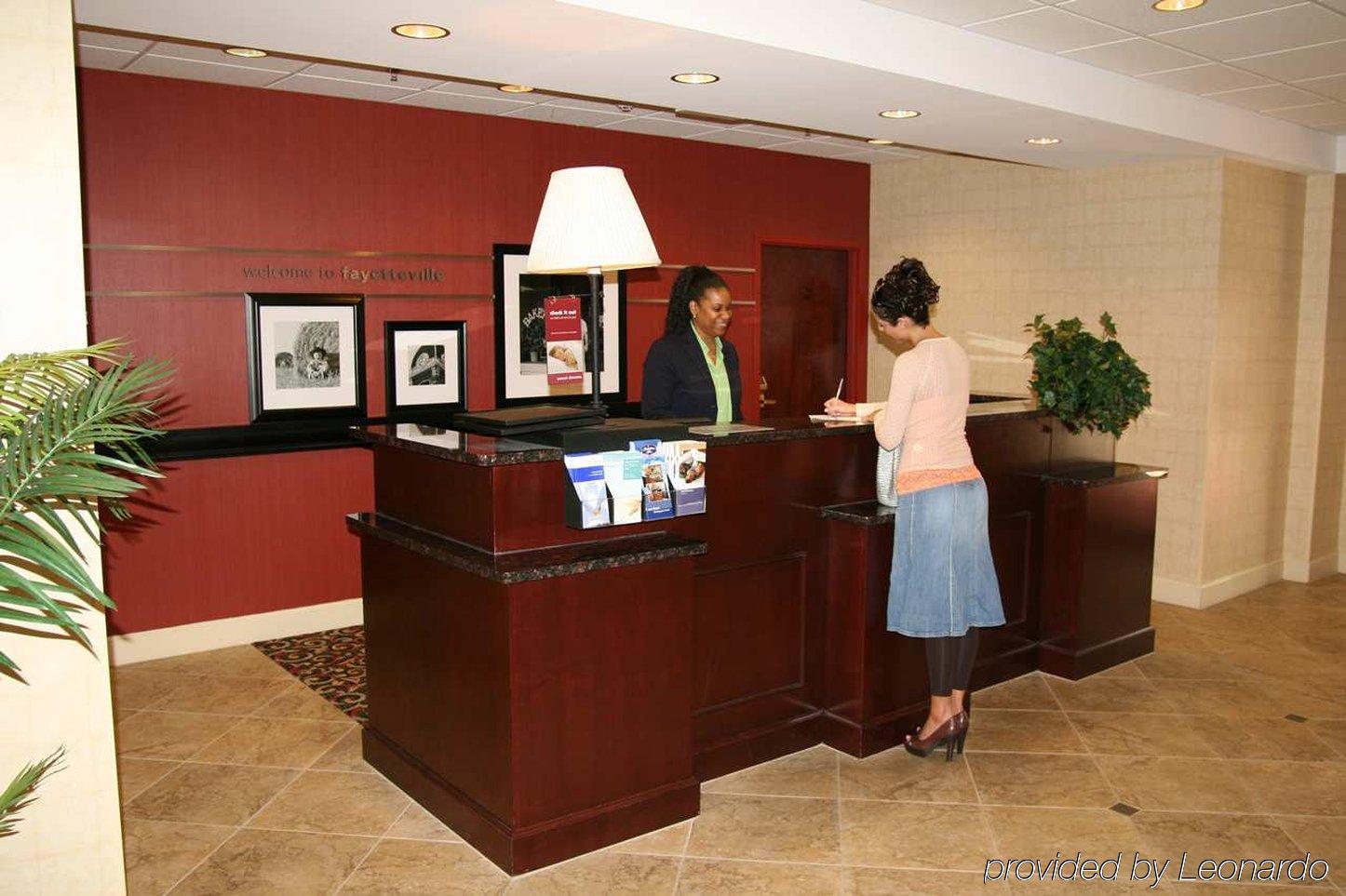 Hampton Inn Фейетвилл Интерьер фото