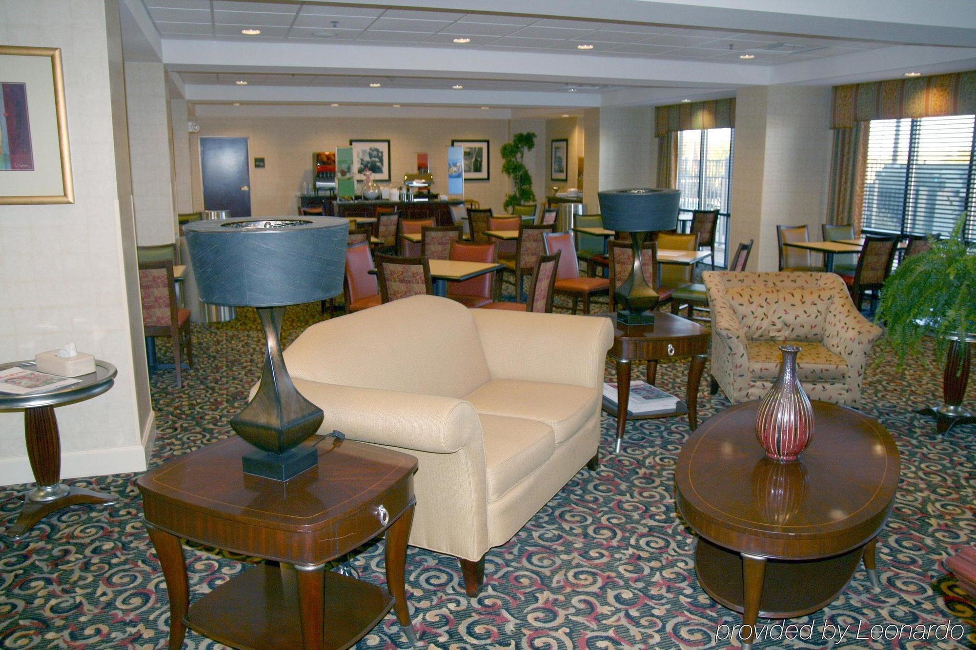 Hampton Inn Фейетвилл Экстерьер фото