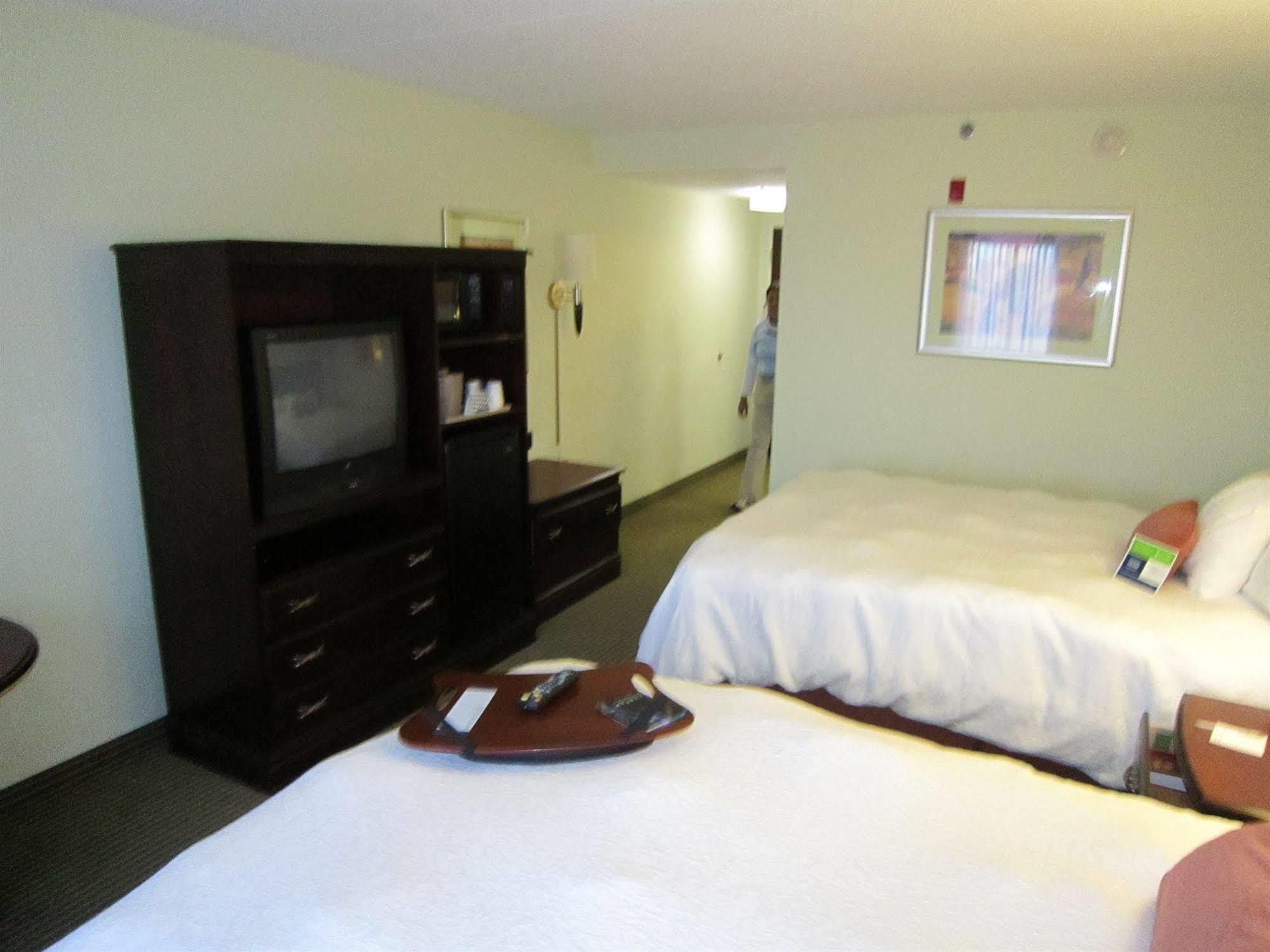 Hampton Inn Фейетвилл Номер фото