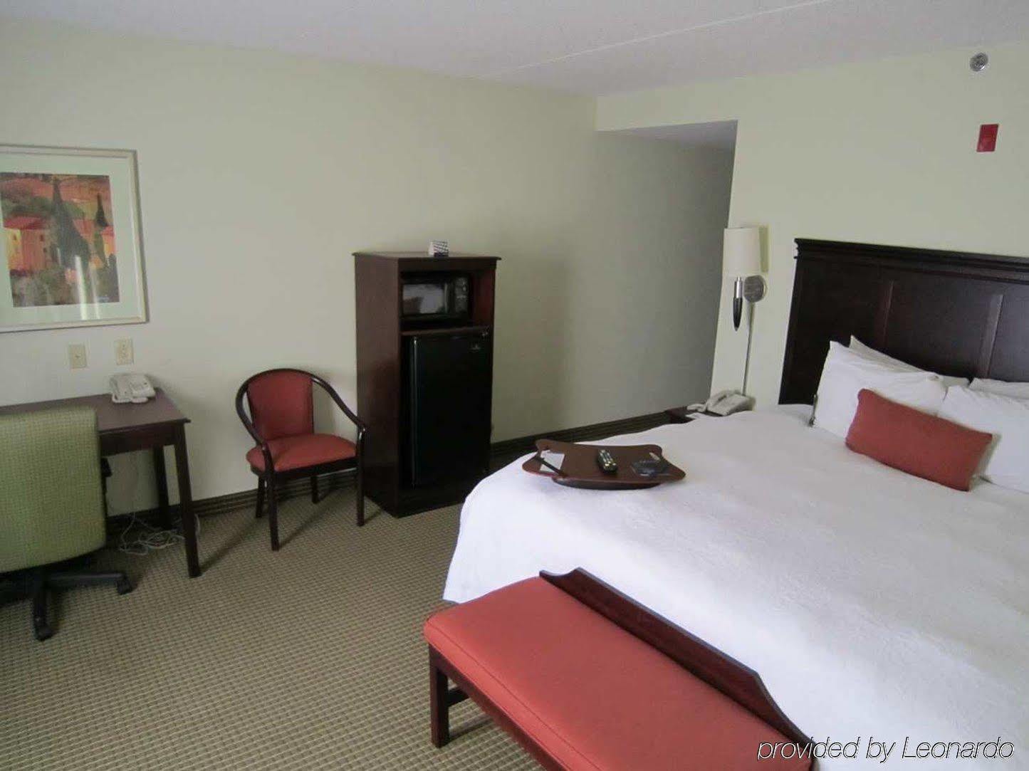 Hampton Inn Фейетвилл Экстерьер фото