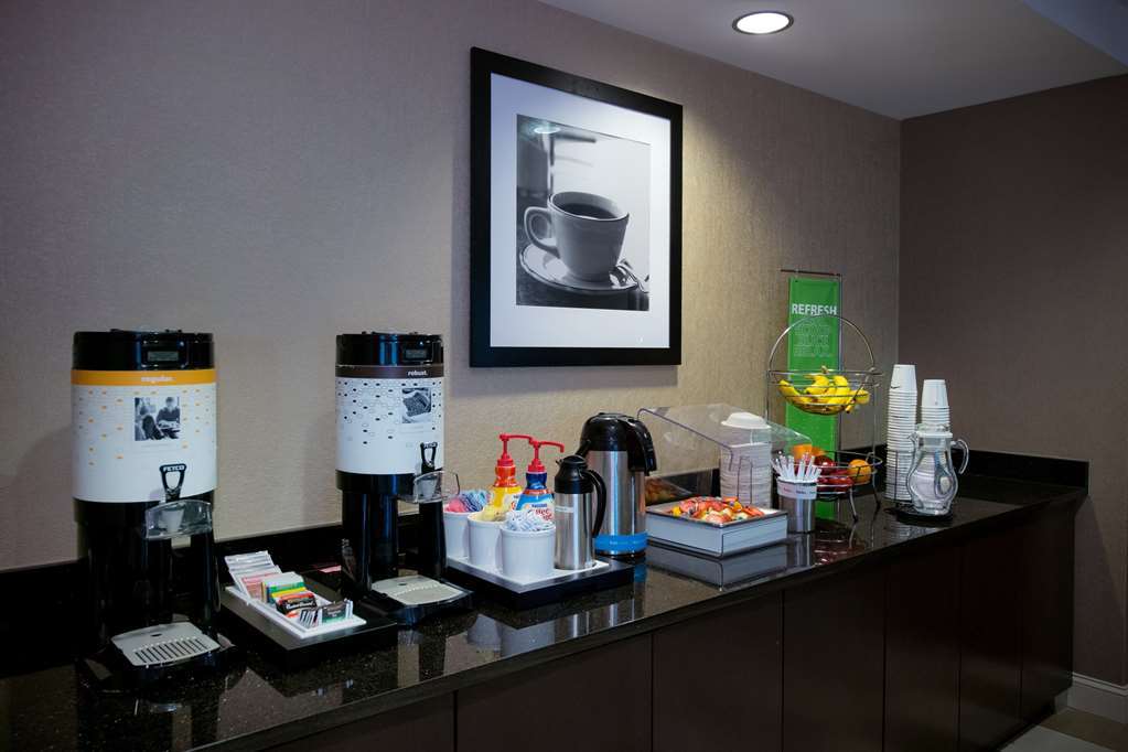 Hampton Inn Фейетвилл Ресторан фото