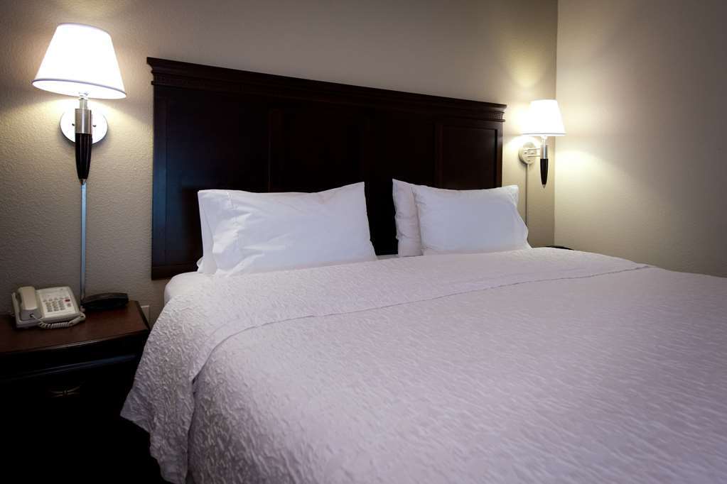 Hampton Inn Фейетвилл Номер фото