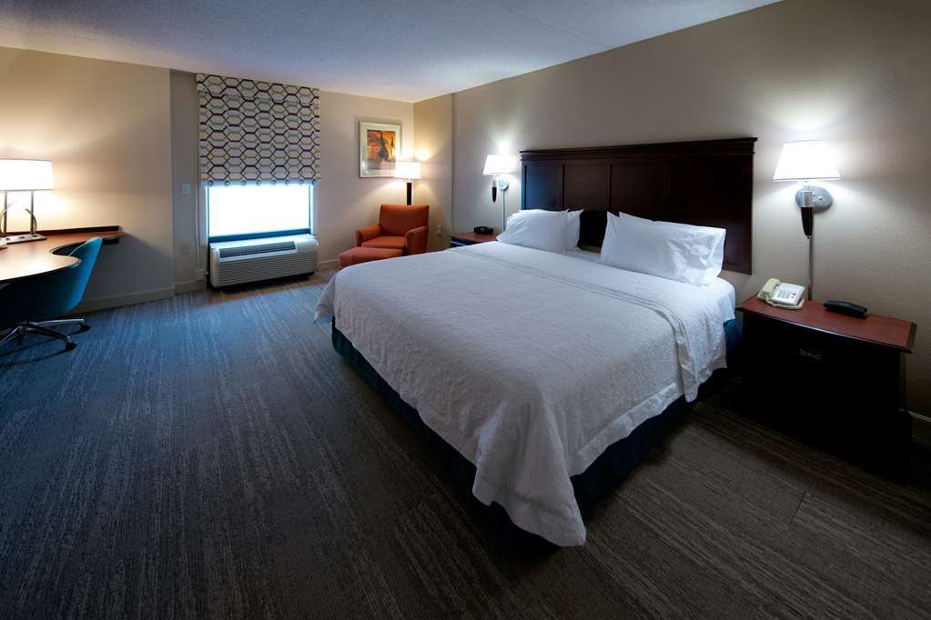 Hampton Inn Фейетвилл Номер фото