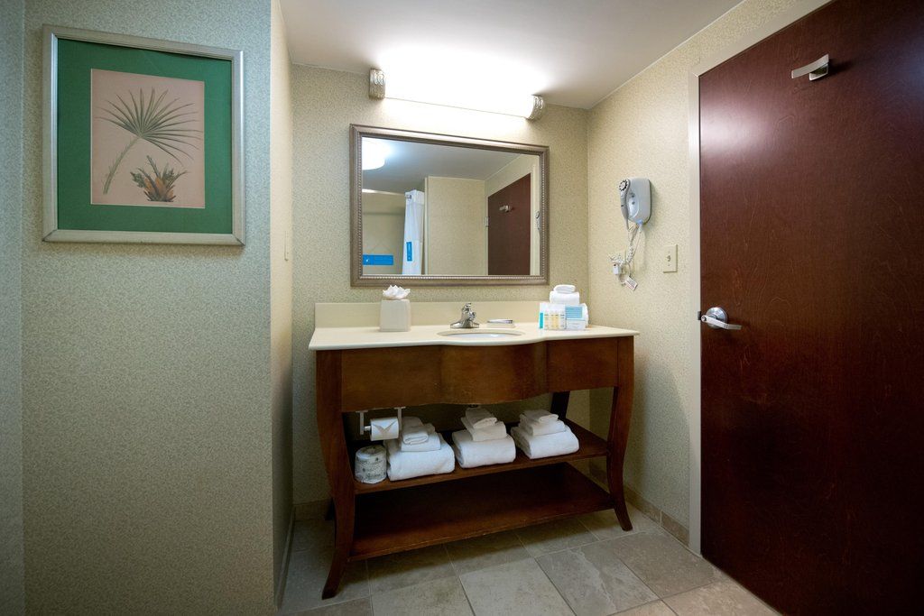 Hampton Inn Фейетвилл Экстерьер фото