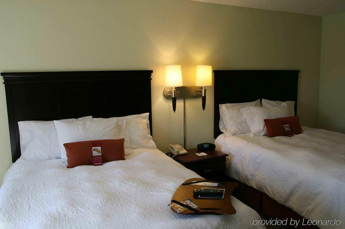 Hampton Inn Фейетвилл Экстерьер фото