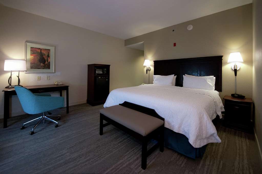 Hampton Inn Фейетвилл Номер фото